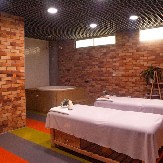 Camillas y Jacuzzi Spa Saivita