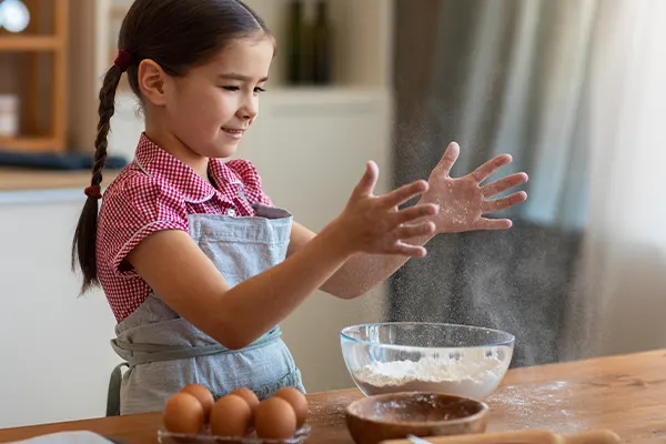 Taller_minichefs_preparando_crepes_comfenalco_santander