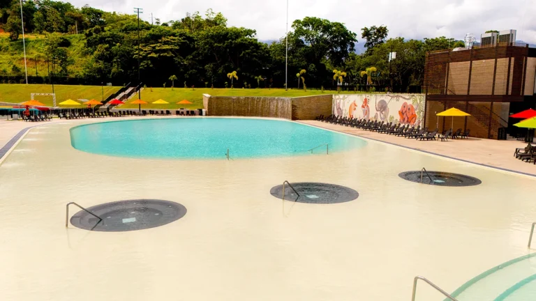 Piscinas_galeria_parque_trinitarios_052026_comfenalco_santander
