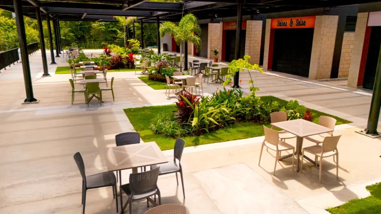 Plazoleta_de_comidas_galeria_parque_trinitarios_022026_comfenalco_santander