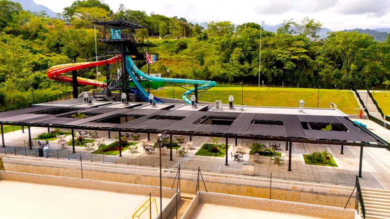 Plazoleta_de_comidas_galeria_parque_trinitarios_052026_comfenalco_santander